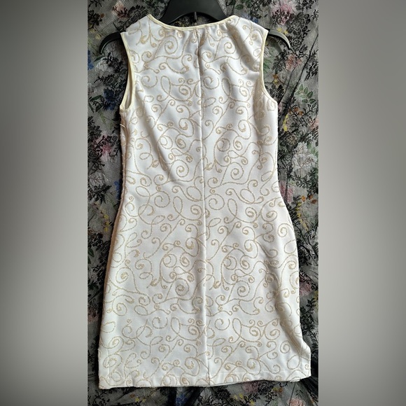 Alexia Admor white dress with gold beads. Size large. - Picture 7 of 7